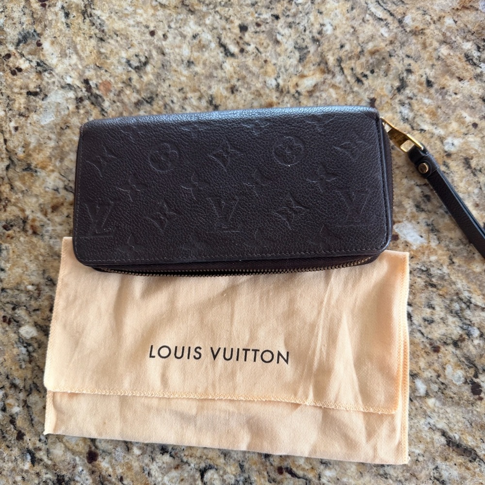 LOUIS VUITTON Empreinte Zippy Wallet Tourterelle